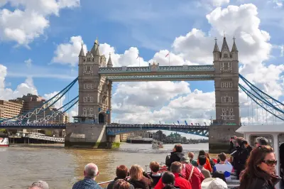 Plavba z Westminsteru na Tower Bridge